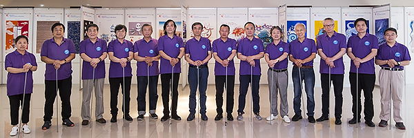 6 第十届大赛作品终审专家合影.jpg