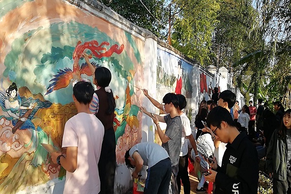 (主题墙绘现场)1.jpg